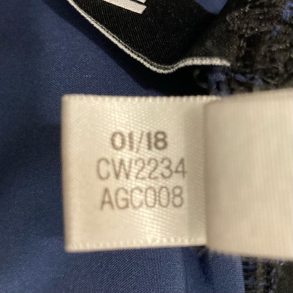 Women’s Adidas Shorts Pockets Athletic Stretchy Running Curved Hem M Navy Blue - Picture 11 of 13